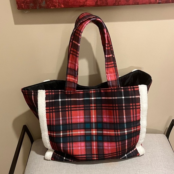NWOT Victoria’s Secret Plaid & Fur Trim Tote - Picture 2 of 7